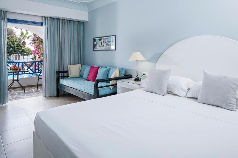 Superior Triple Room image 2