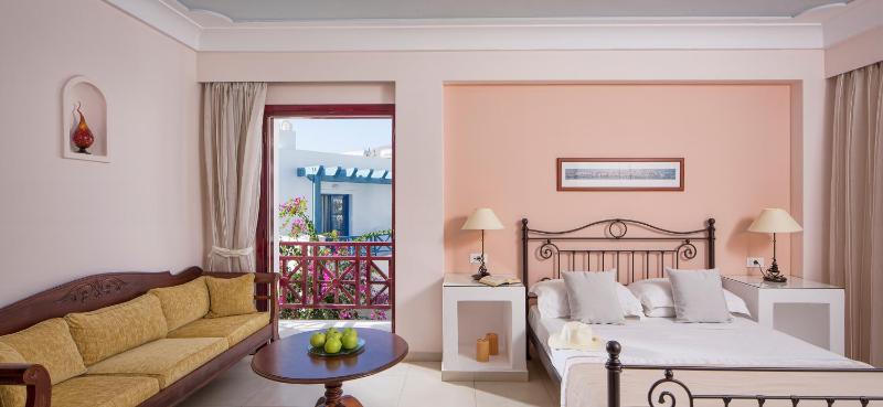 Superior Triple Room image 3