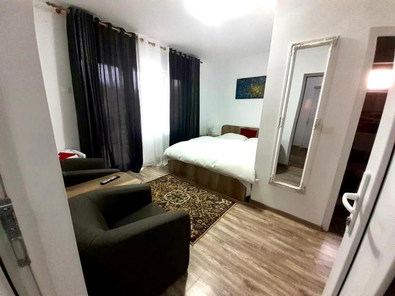 King Room with Balcony image 1