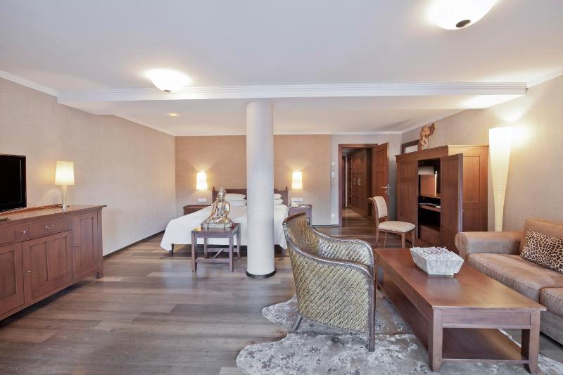 Junior Suite with Mountain View image 4