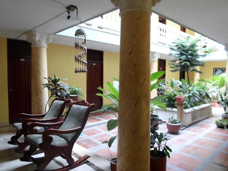 Hotel Colonial Inn - image 5