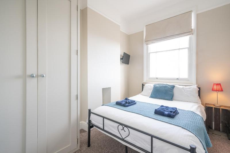 Double Room with Sea View image 4