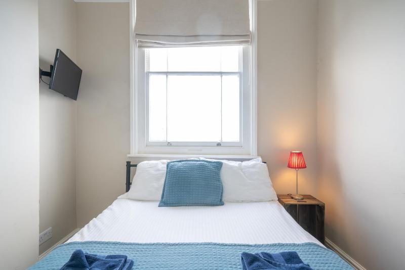 Double Room with Sea View image 3