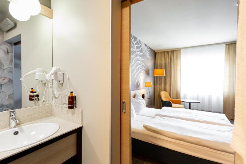 Business Double Room image 4