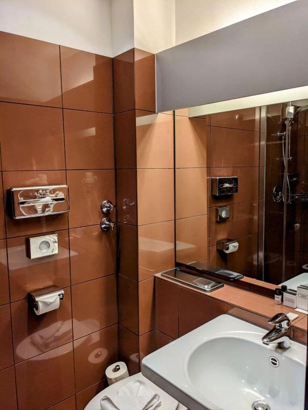 Double Room with Balcony image 3