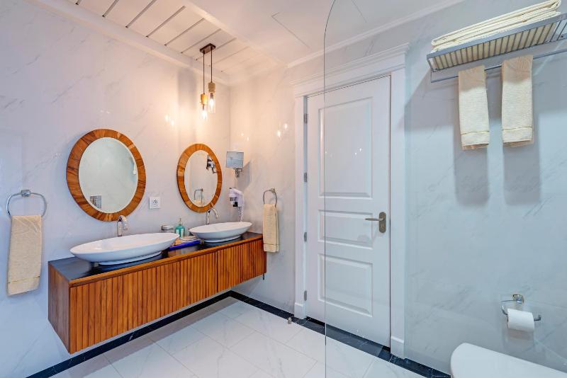 Signature Suite image 4