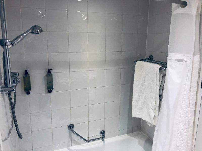 Standard Room with Two Single Beds image 3