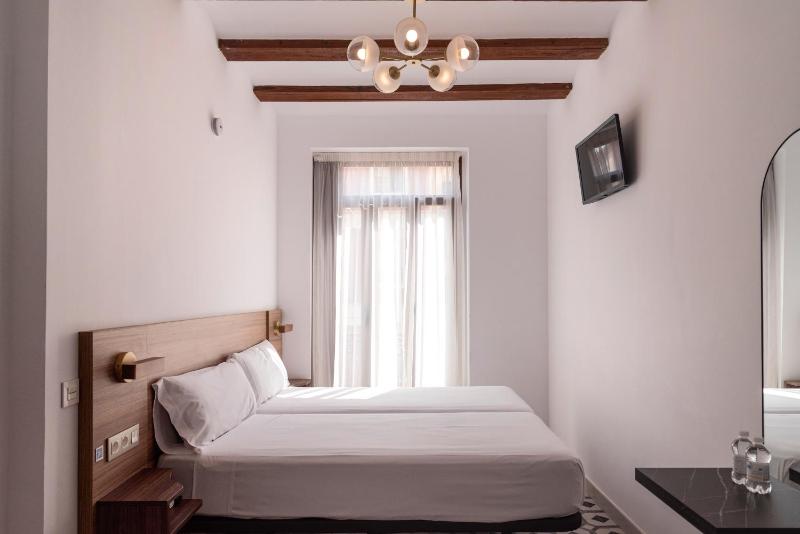 Double Room with Balcony image 1