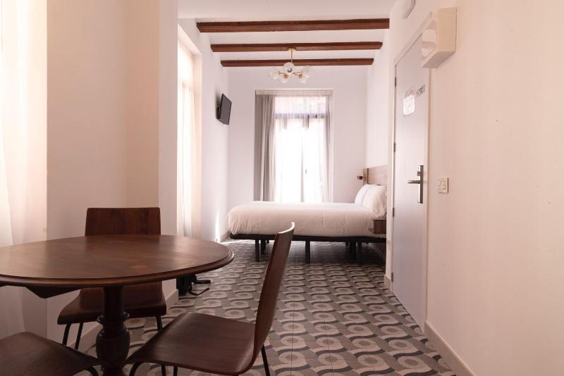 Triple Room with Balcony image 4