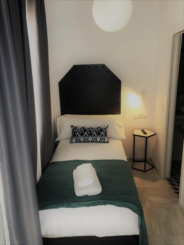 Single Room image 3