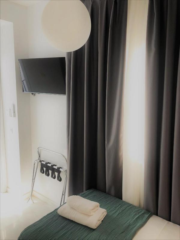 Single Room image 4