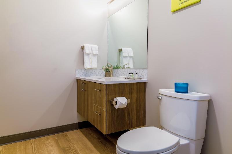 One-Bedroom Apartment image 4