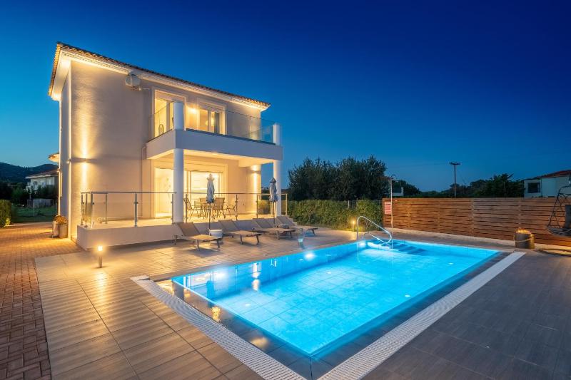 Artemon New Luxury Villa Images