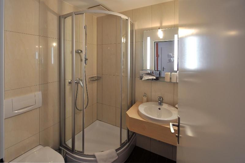 Double Room with Balcony image 3