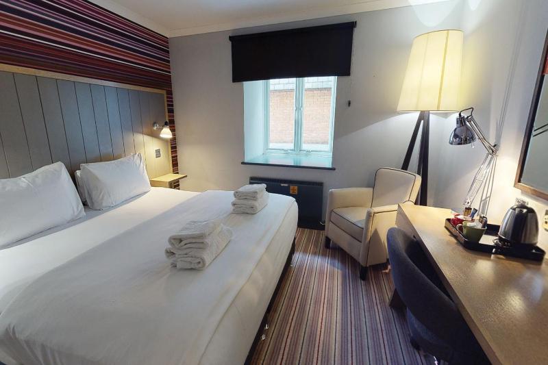 Double Room image 1