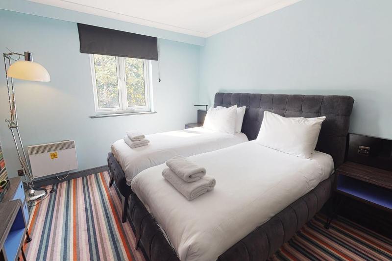 Twin Room image 1