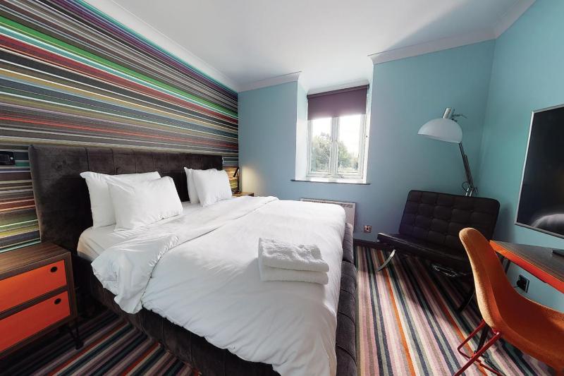 Double Room image 3