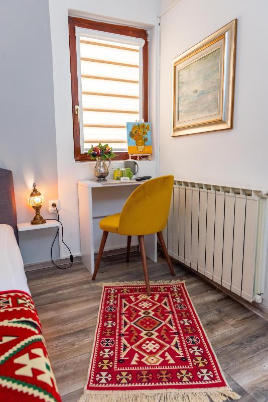 Deluxe Double Room with Balcony image 3