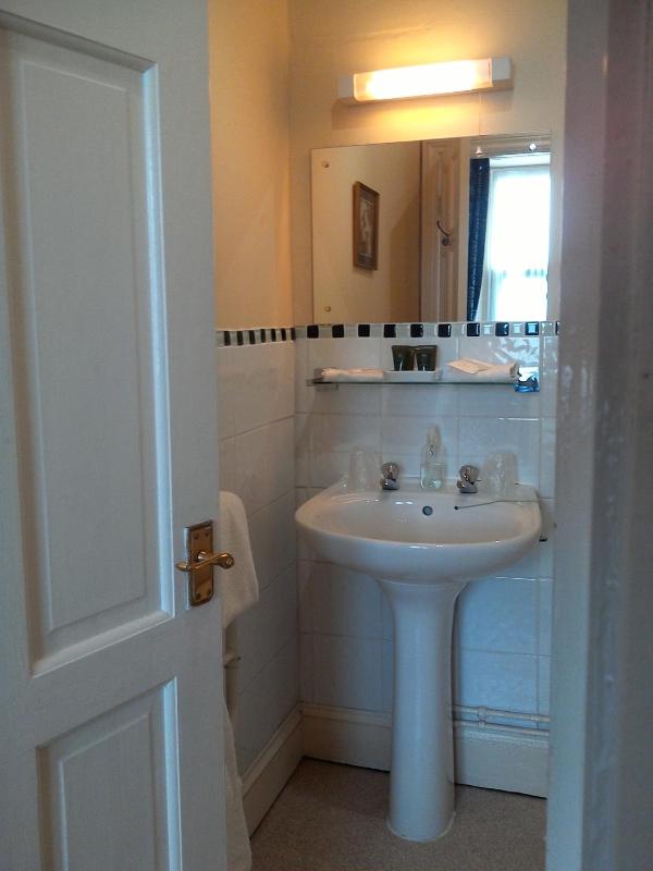 Double Room with Private Bathroom image 3