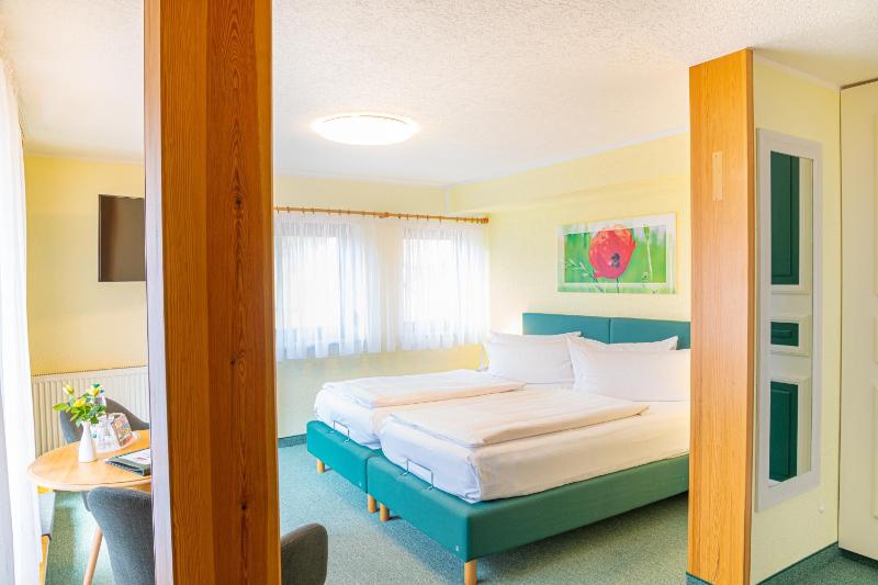 Deluxe Double Room with Balcony image 3
