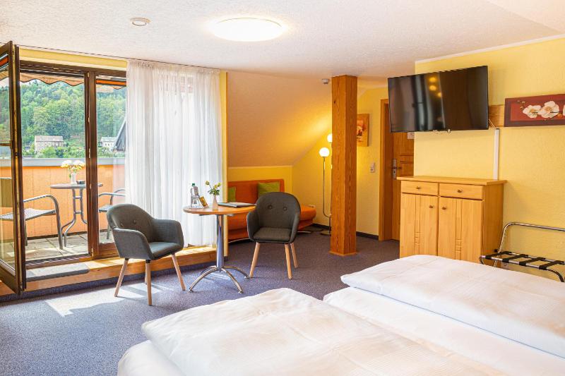Deluxe Double Room with Balcony image 2