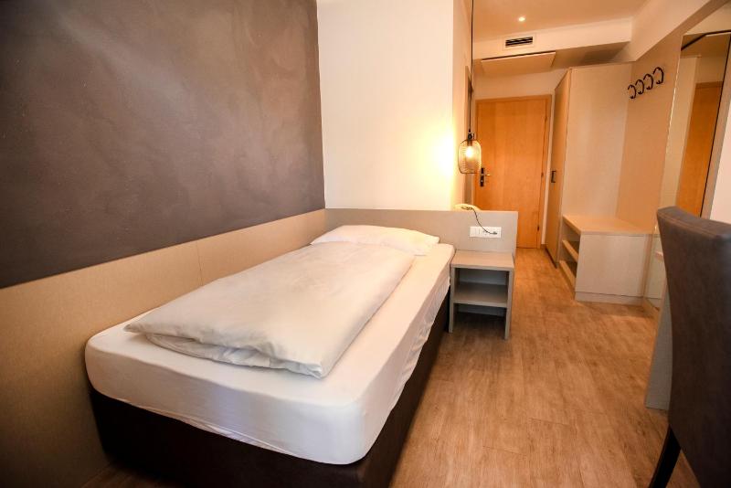 Single Room image 1