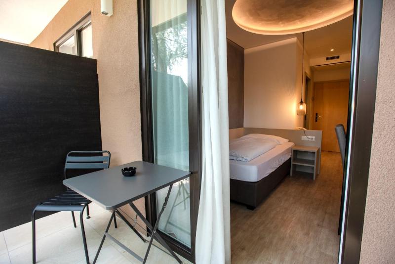 Single Room image 4