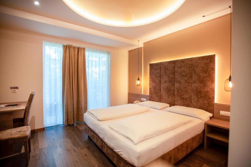 Superior Double Room image 3