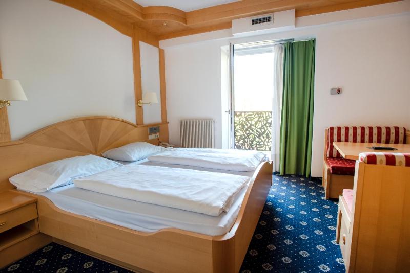 Double Room image 3