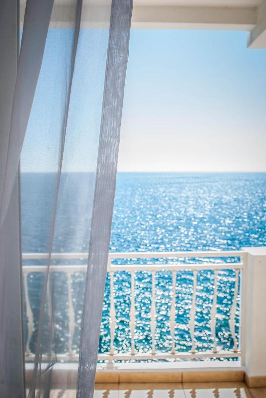 Triple Room with Sea View image 2