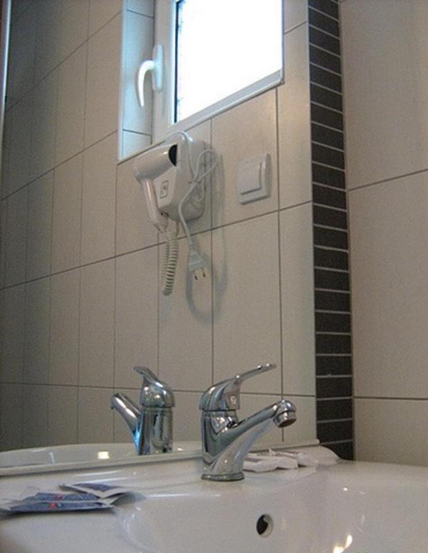 One-Bedroom Apartment with Sea View image 4