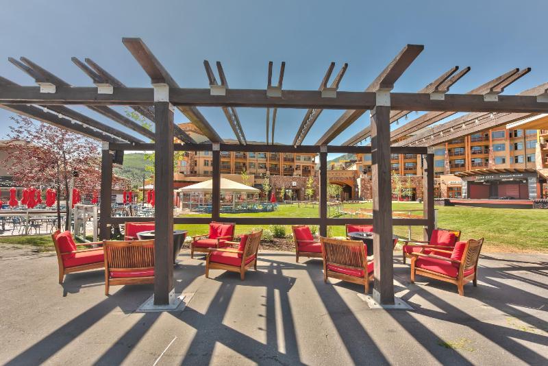 Unequalled Ski in Out Location Next to Gondola Spacious 1BR Pool Hot tubs Condo Nast Winner C103 - image 2