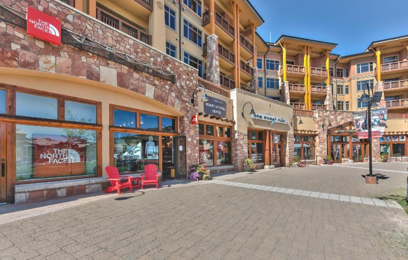 Unequalled Ski in Out Location Next to Gondola Spacious 1BR Pool Hot tubs Condo Nast Winner C103 - image 40