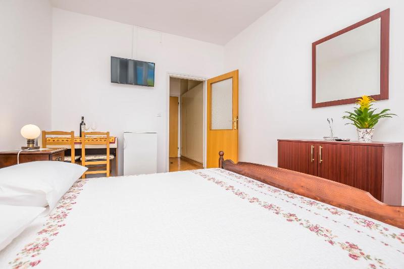 Double Room image 4