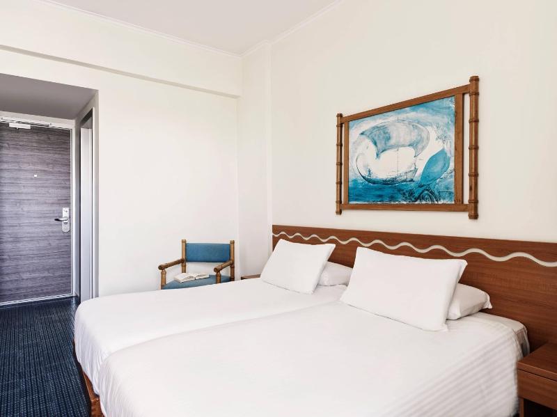 Twin Room image 3