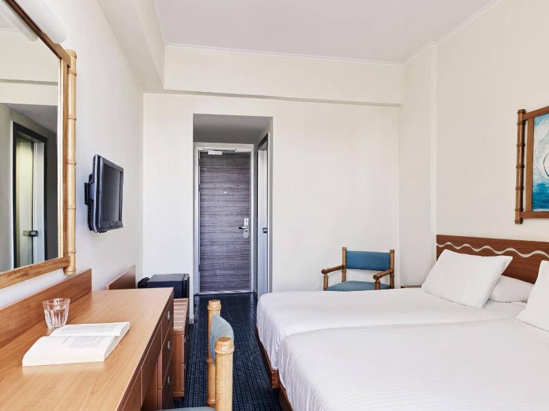 Twin Room image 3