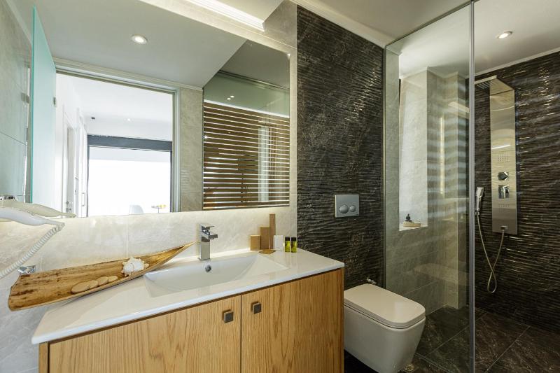 Regal Residence - image 16