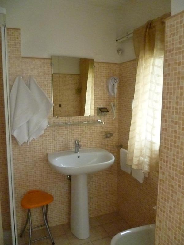 Quadruple Room image 4