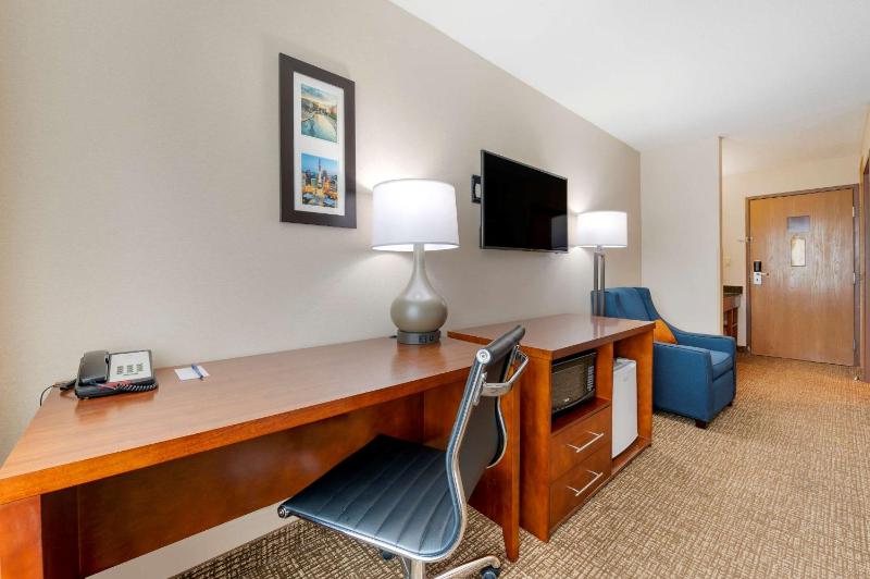 Double Room with Two Double Beds - Non-Smoking image 4
