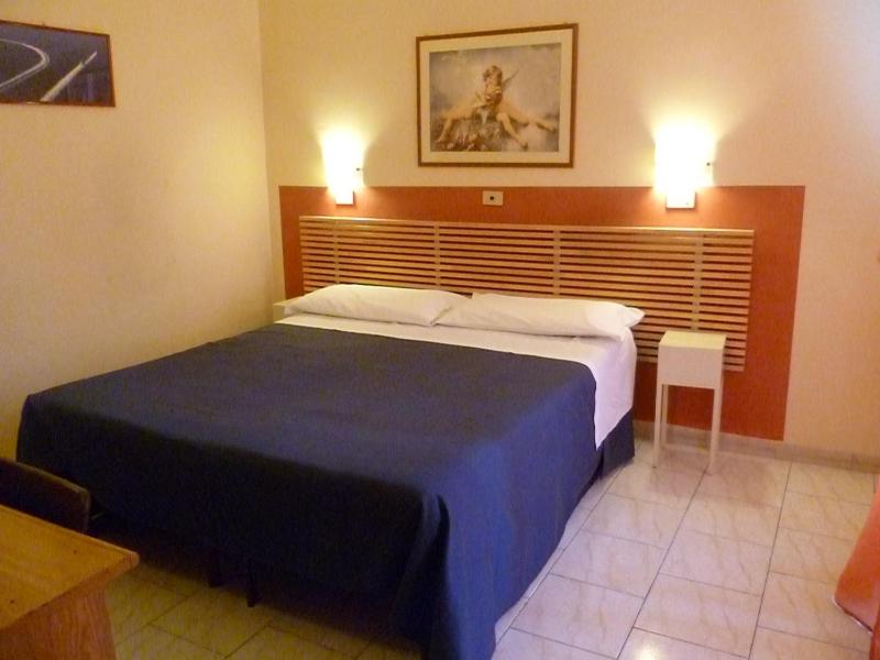 Double or Twin Room image 3