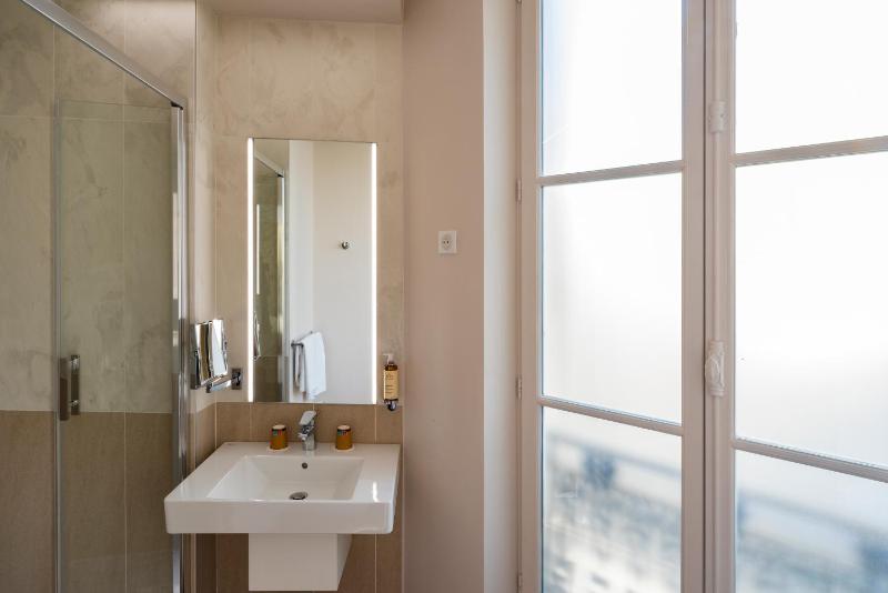 Superior Queen Room image 2