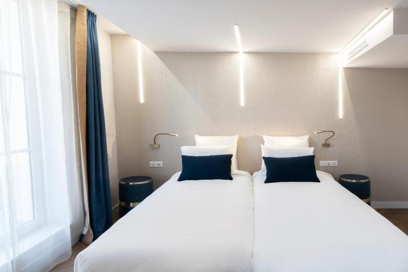 Superior Twin Room image 2