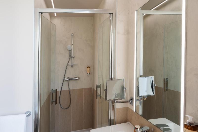 Classic Single Room image 2