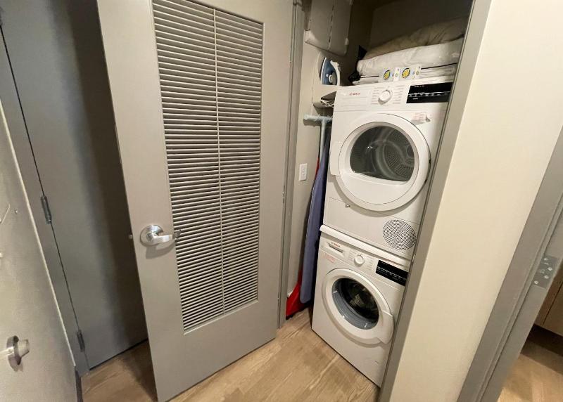 One-Bedroom Apartment image 4