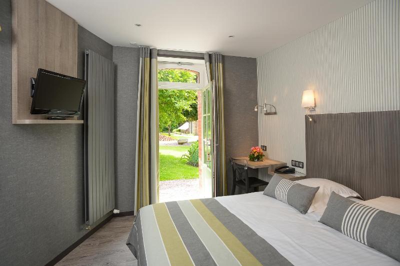 Double Room with Garden View image 1