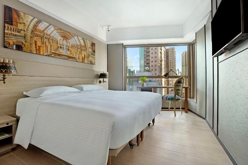 Alex Diamond City View Room image 1