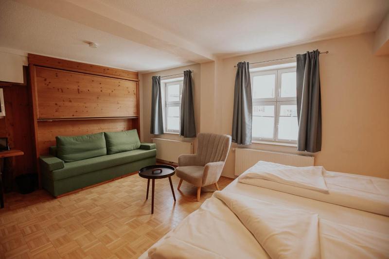 Double Room with Extra Bed image 2