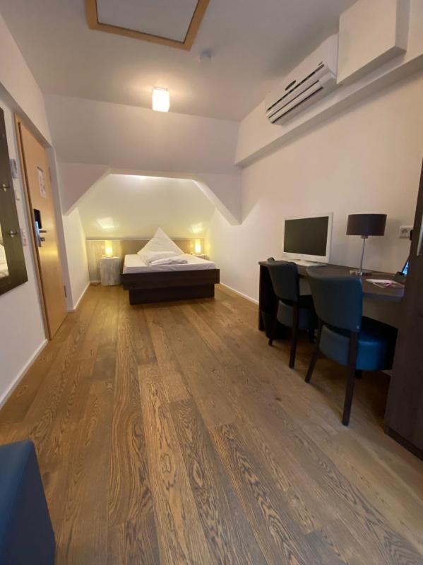 Single Room image 3