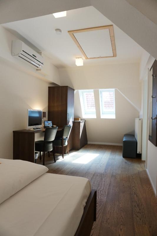 Single Room image 2