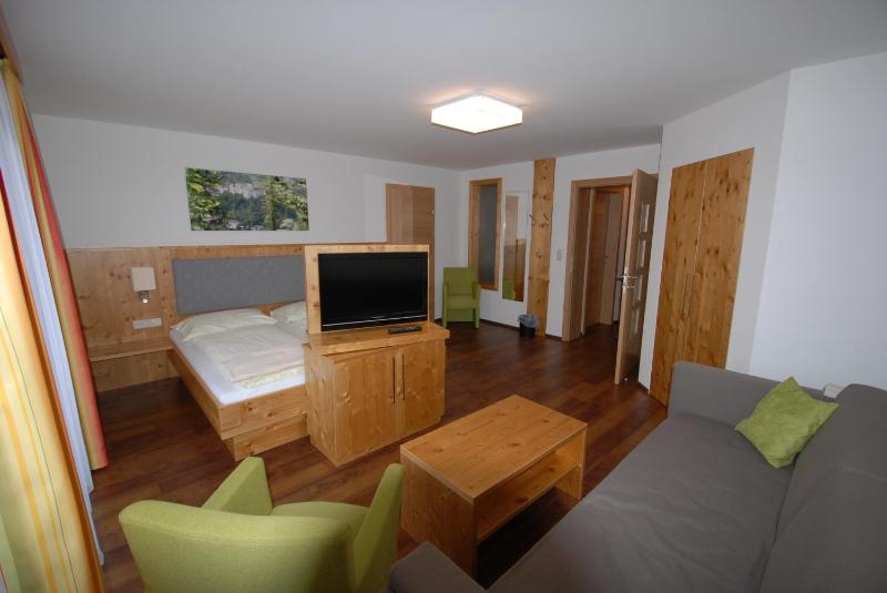 Junior Suite with Balcony image 4
